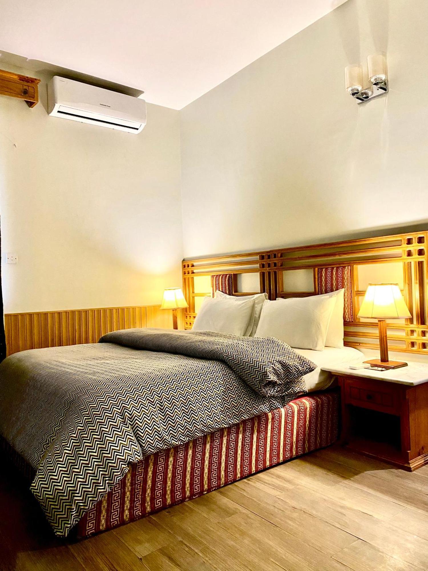 Rock City Resort Mingora Extérieur photo